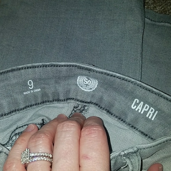 Woman's stretch soft capri - Picture 2 of 2